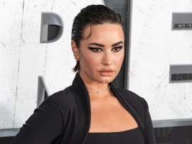 Demi Lovato se convirtió en una sofisticada novia con un vestido de Vivienne Westwood.
